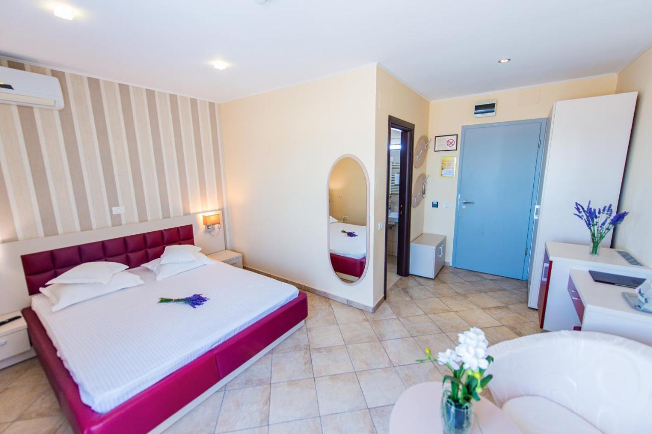 Hotel Prestige Mamaia Exterior photo